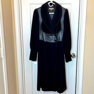 Long black coat for a queen